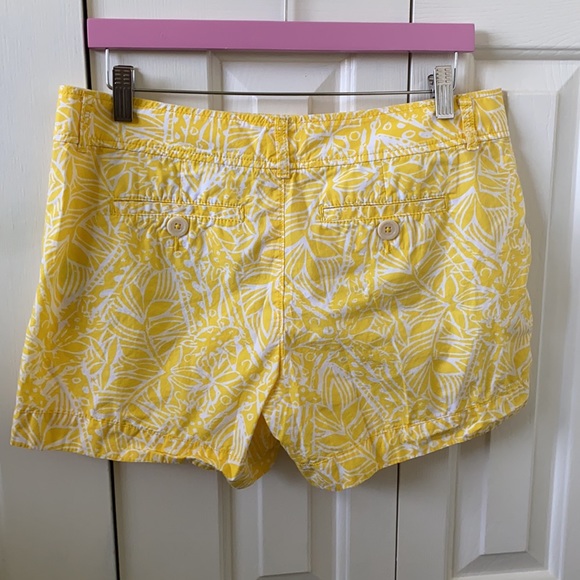 Lilly Pulitzer Giraffe Print Callahan Shorts - Picture 3 of 4